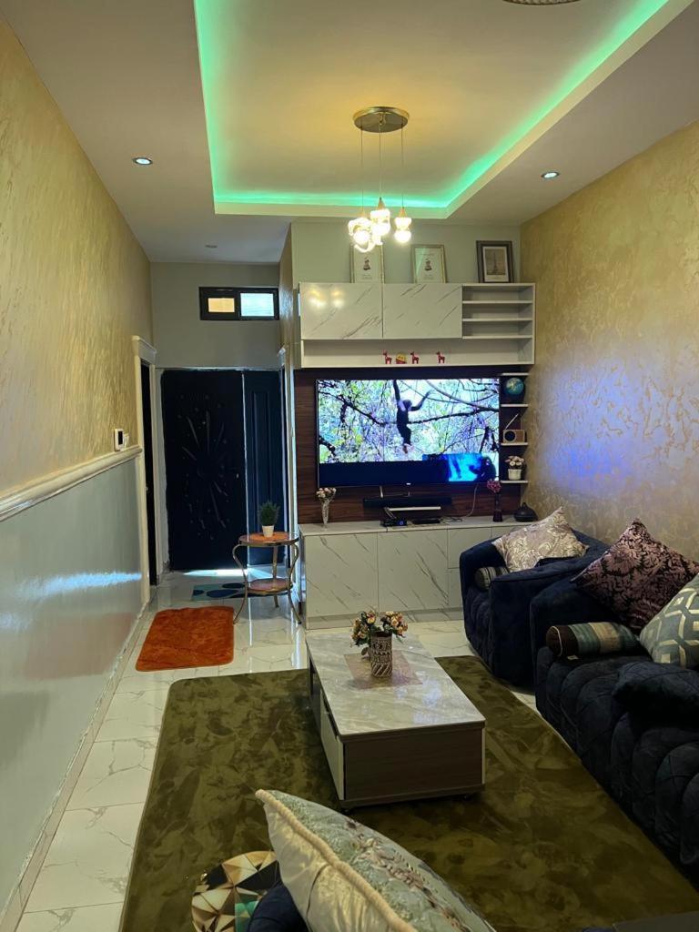 Fowaa Lux Bed & Breakfast Tema Luaran gambar