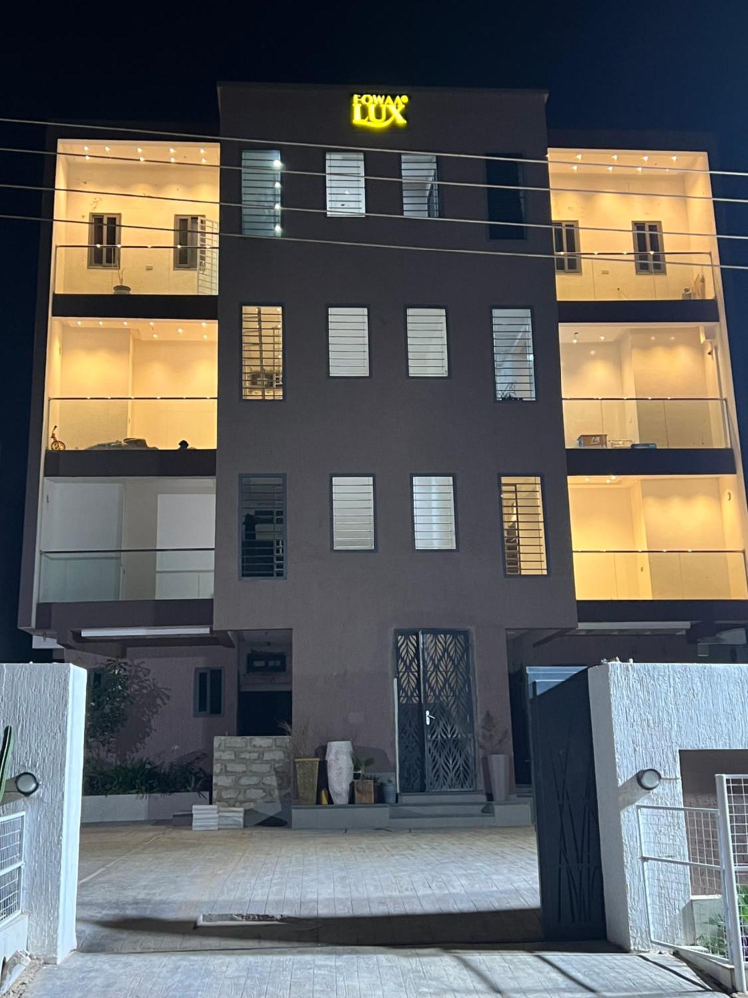 Fowaa Lux Bed & Breakfast Tema Luaran gambar